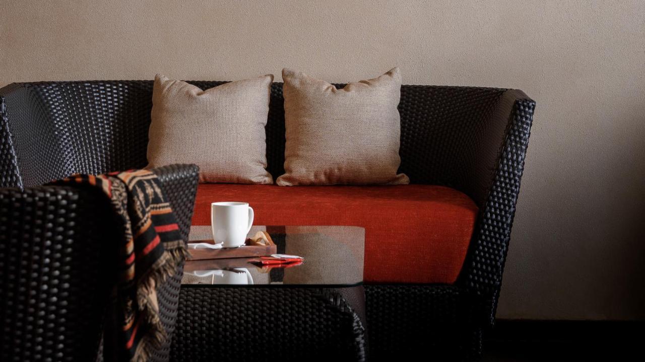 The Panoramic Getaway Hotel Munnar Luaran gambar A rattan sofa