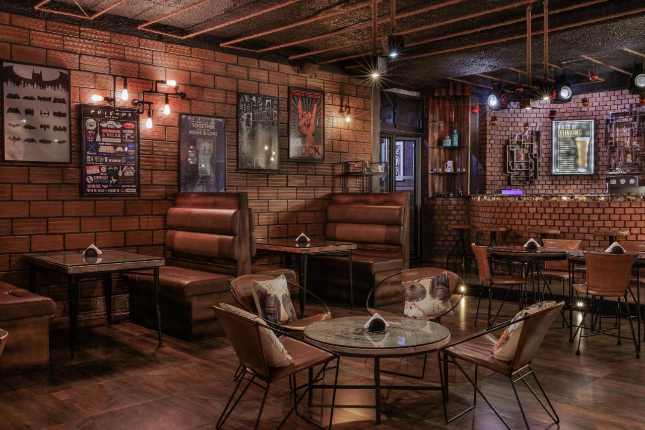 The Panoramic Getaway Hotel Munnar Luaran gambar The interior of a restaurant in Dhaka, Bangladesh