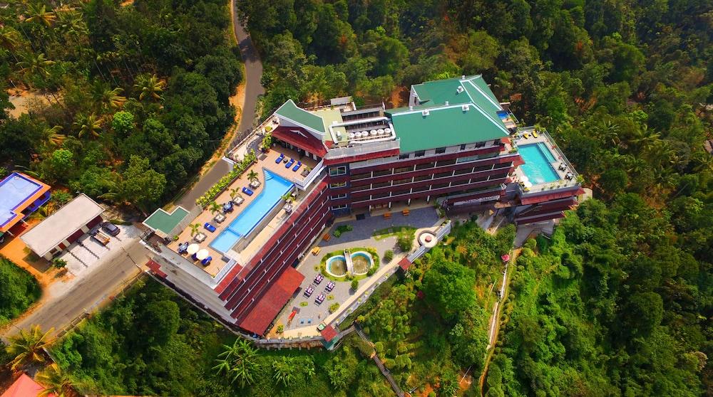 The Panoramic Getaway Hotel Munnar Luaran gambar Aerial view of the hotel
