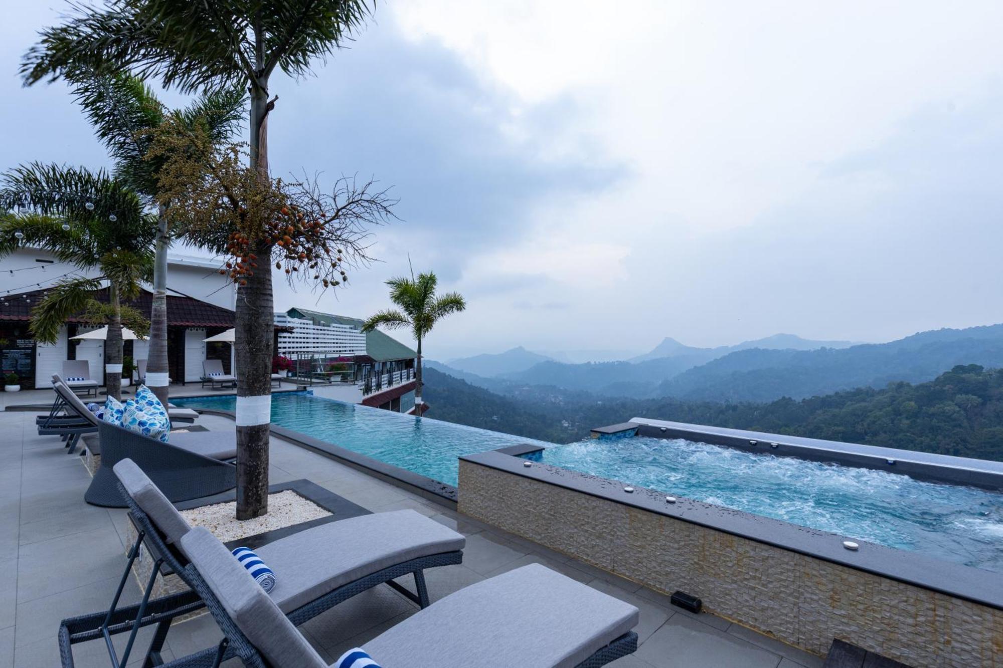 The Panoramic Getaway Hotel Munnar Luaran gambar The swimming pool at the resort