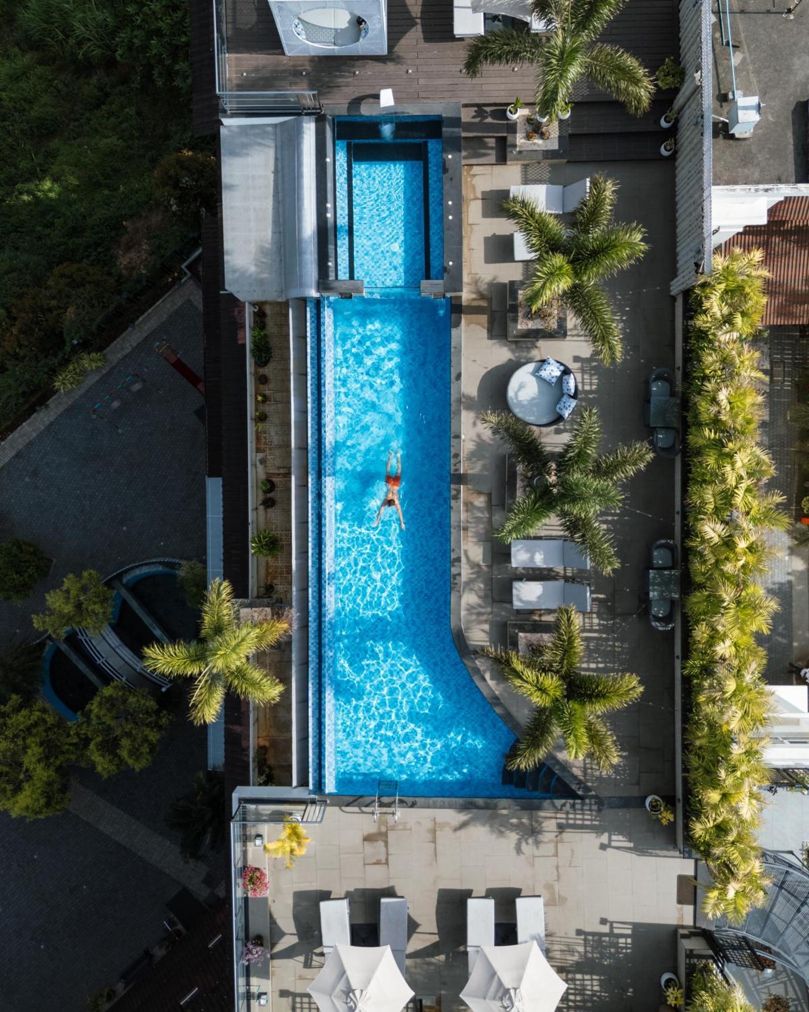 The Panoramic Getaway Hotel Munnar Luaran gambar Aerial view of the pool