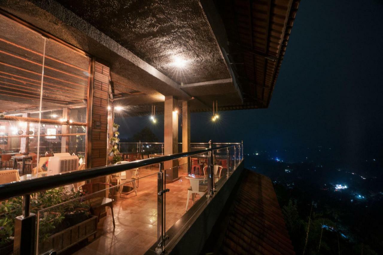 The Panoramic Getaway Hotel Munnar Luaran gambar The restaurant at the top of the tower